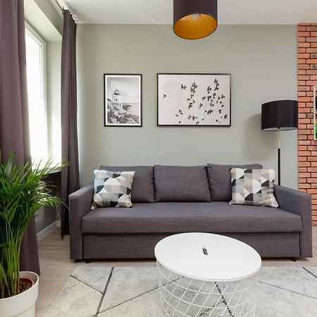 Central Apartment Emilii Plater By Noclegi Renters Warschau Buitenkant foto