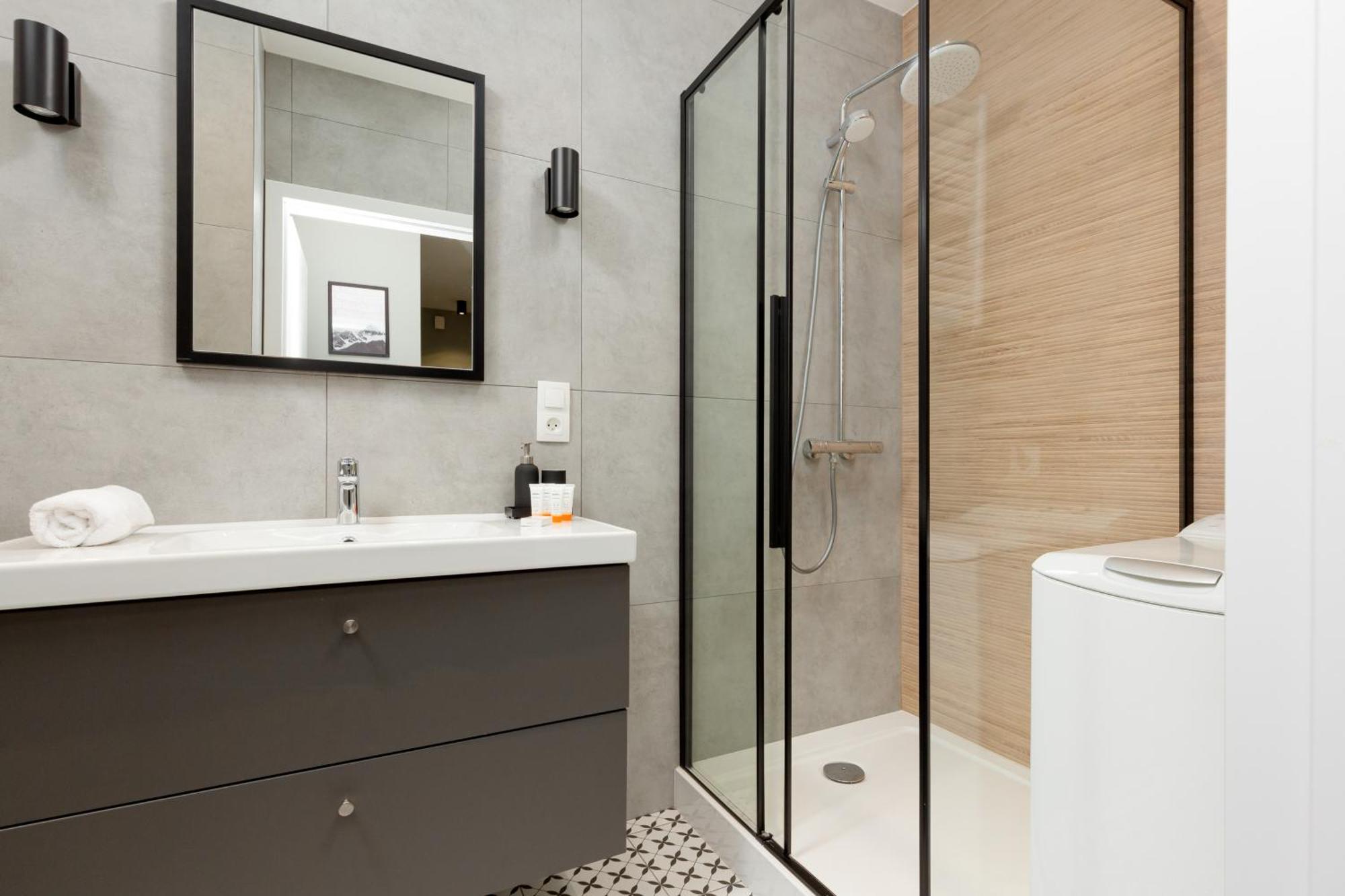 Central Apartment Emilii Plater By Noclegi Renters Warschau Buitenkant foto