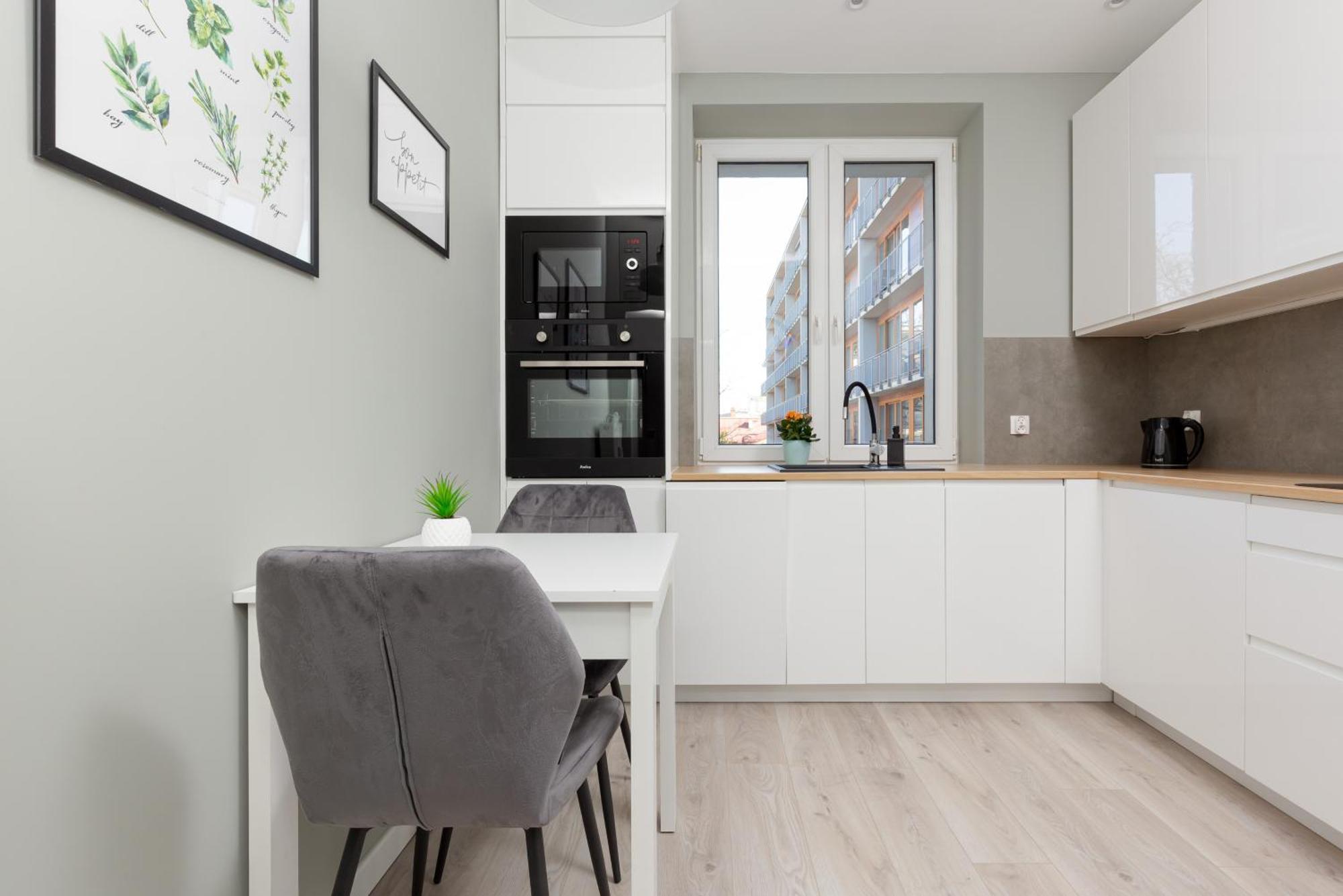 Central Apartment Emilii Plater By Noclegi Renters Warschau Buitenkant foto