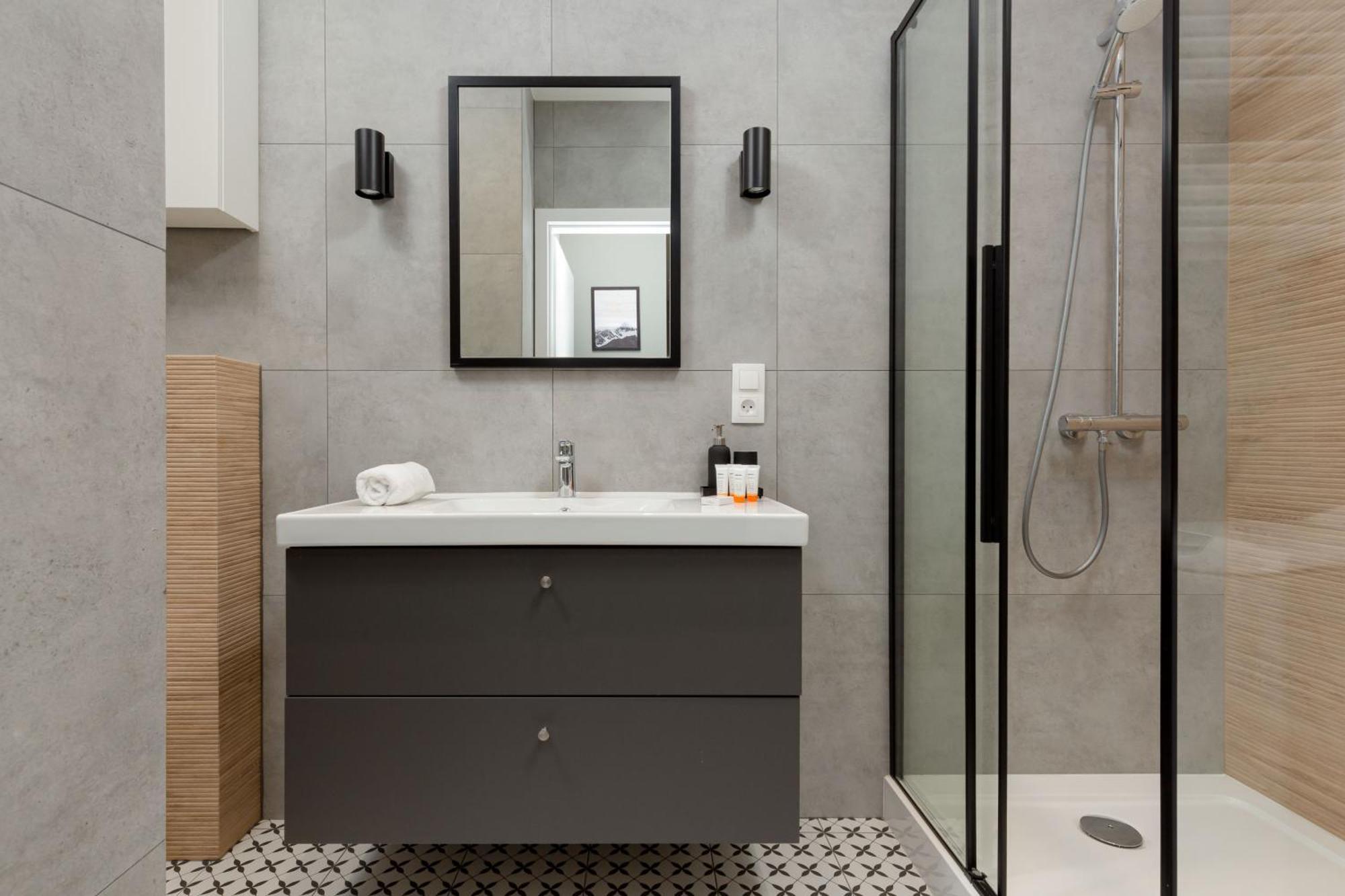 Central Apartment Emilii Plater By Noclegi Renters Warschau Buitenkant foto