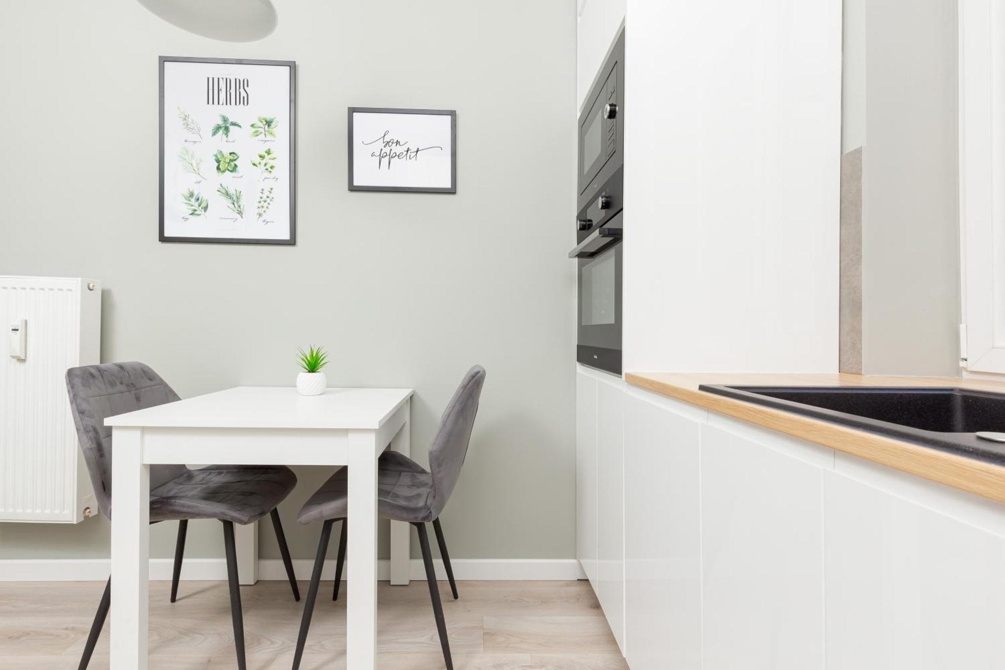 Central Apartment Emilii Plater By Noclegi Renters Warschau Buitenkant foto